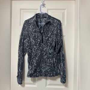 Lululemon run brisky 1/2 zip size 12 VVVGUC